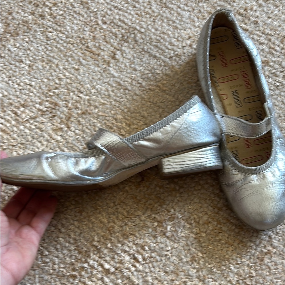 Vintage Silver Mary Jane Shoes, size 7.5 - Picture 4 of 5